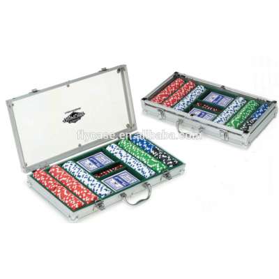 Poker Set with 400 chips and carrying case